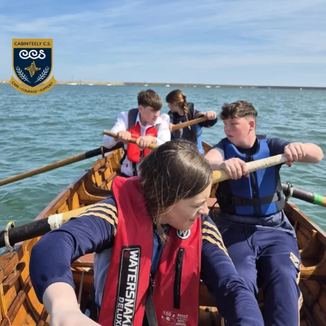 The TYs used skills they learned in their rowing programme in September and took to the seas yesterday 👏🏼💙 Many thanks to St Michael’s Rowing Club, @st.michaels_rowing @get_rowing getting going and @dlrsportspartnership1 for facilitating and sponsoring 🙌🏽 #Care #Courage #Support